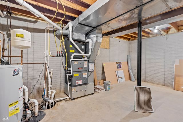 3901 Terrace Woods Drive, Columbus, IN 47201