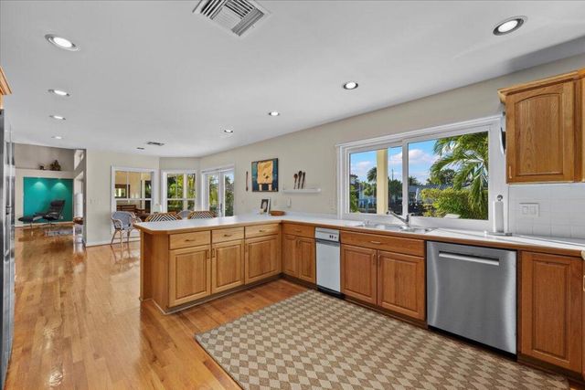 4231 NE 23rd Terrace, Lighthouse Point, FL 33064