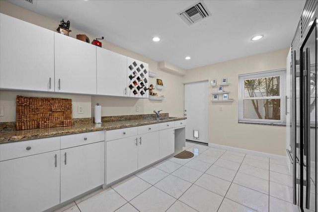 4231 NE 23rd Terrace, Lighthouse Point, FL 33064