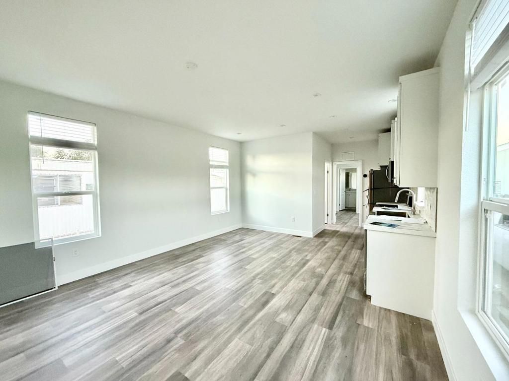 Image 6 of property listing at 2150 Monterey Road, San Jose, CA 95112