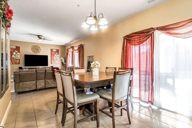 877 Sandra Avenue, Sanger, CA 93657