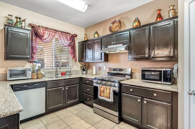 877 Sandra Avenue, Sanger, CA 93657