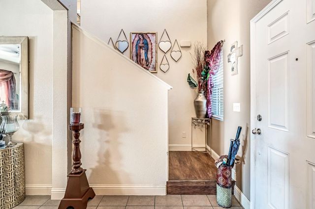 877 Sandra Avenue, Sanger, CA 93657