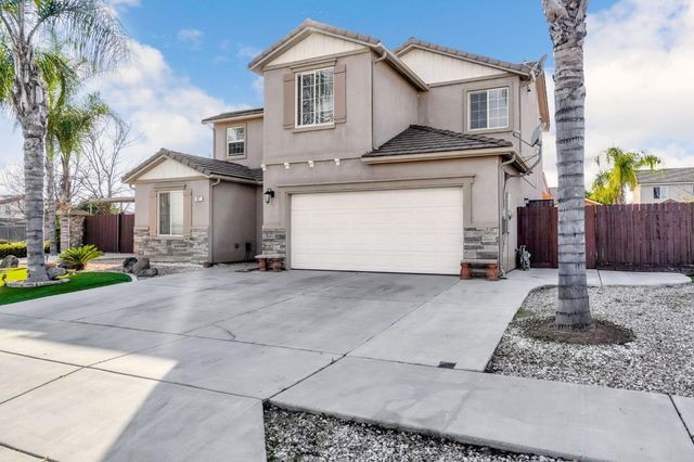 877 Sandra Avenue, Sanger, CA 93657