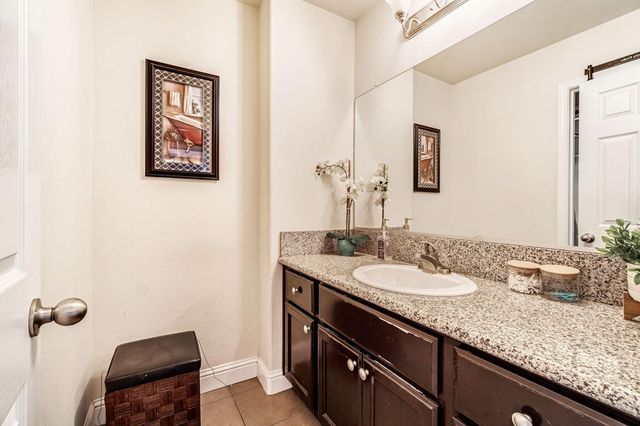 877 Sandra Avenue, Sanger, CA 93657