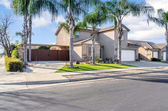 877 Sandra Avenue, Sanger, CA 93657