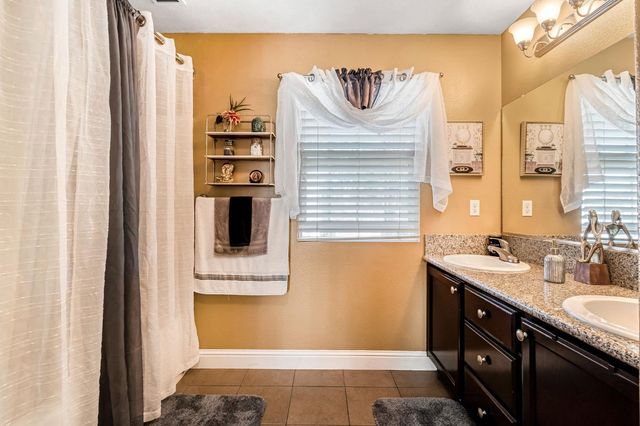 877 Sandra Avenue, Sanger, CA 93657