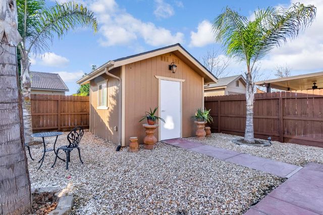 877 Sandra Avenue, Sanger, CA 93657