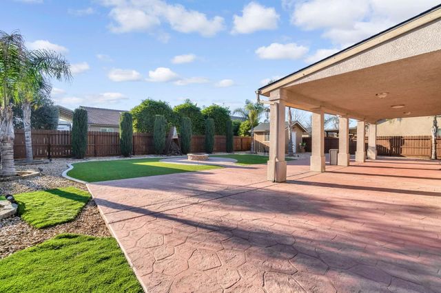 877 Sandra Avenue, Sanger, CA 93657