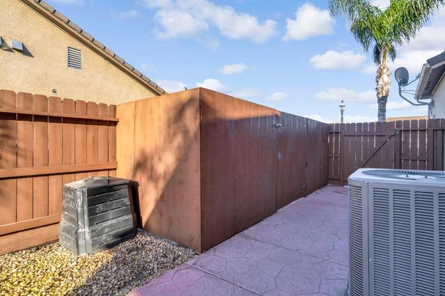 877 Sandra Avenue, Sanger, CA 93657