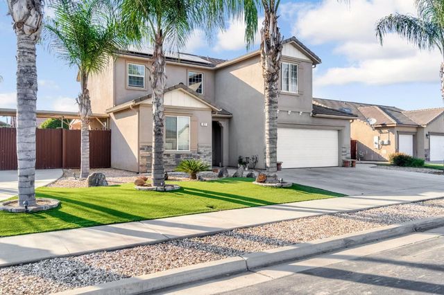 877 Sandra Avenue, Sanger, CA 93657