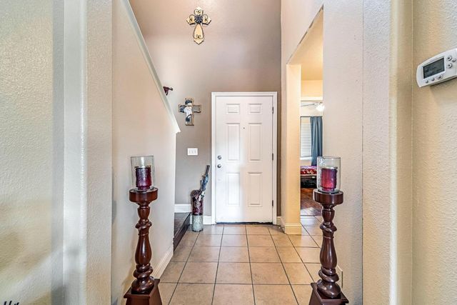 877 Sandra Avenue, Sanger, CA 93657