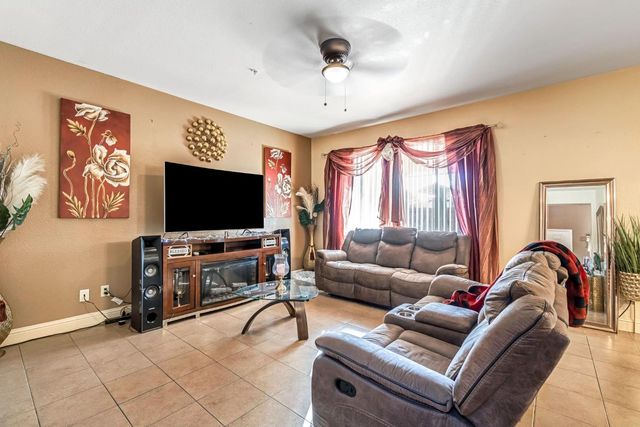 877 Sandra Avenue, Sanger, CA 93657