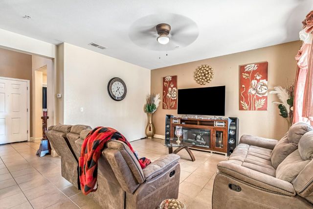 877 Sandra Avenue, Sanger, CA 93657