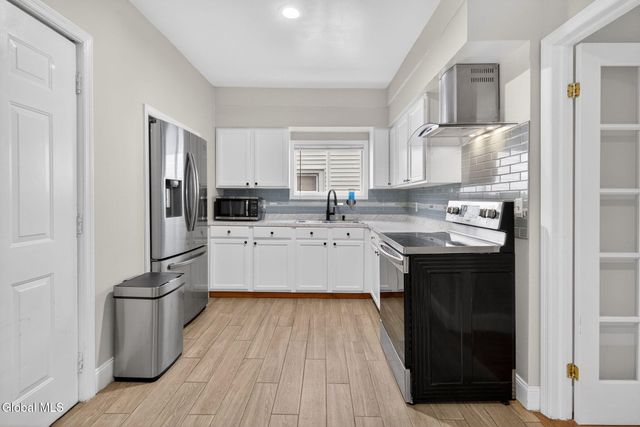 4 Daggett Terrace, Schenectady, NY 12307