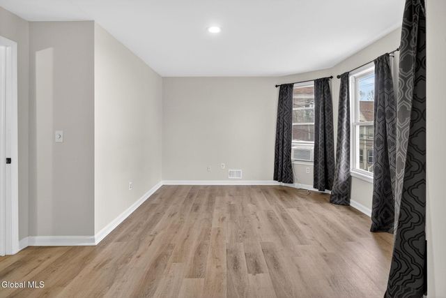 4 Daggett Terrace, Schenectady, NY 12307