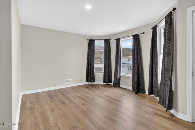 4 Daggett Terrace, Schenectady, NY 12307