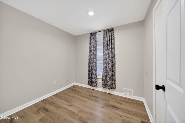 4 Daggett Terrace, Schenectady, NY 12307