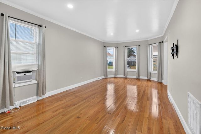 4 Daggett Terrace, Schenectady, NY 12307