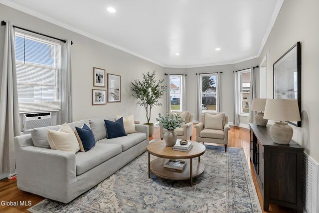 4 Daggett Terrace, Schenectady, NY 12307