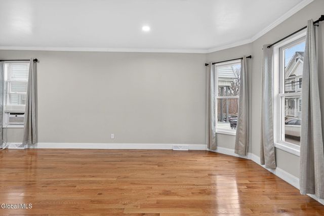 4 Daggett Terrace, Schenectady, NY 12307