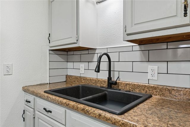 330 Braeburn Rd, Lower Burrell, PA 15068