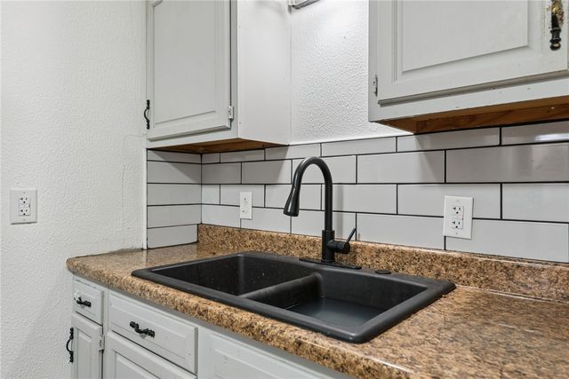 330 Braeburn Rd, Lower Burrell, PA 15068