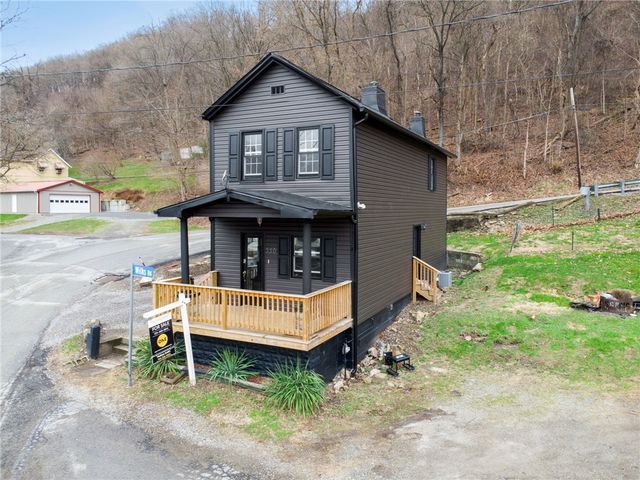 330 Braeburn Rd, Lower Burrell, PA 15068