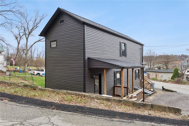 330 Braeburn Rd, Lower Burrell, PA 15068