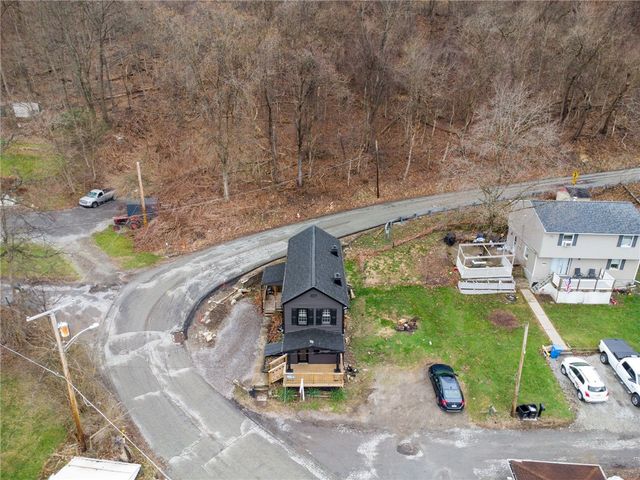 330 Braeburn Rd, Lower Burrell, PA 15068