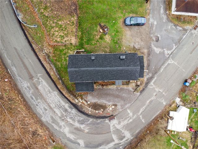 330 Braeburn Rd, Lower Burrell, PA 15068