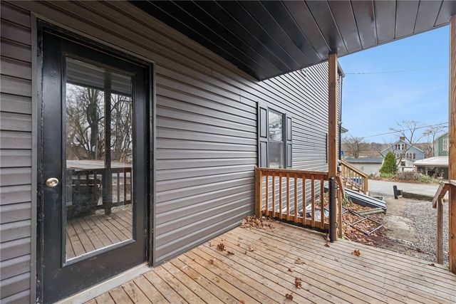 330 Braeburn Rd, Lower Burrell, PA 15068