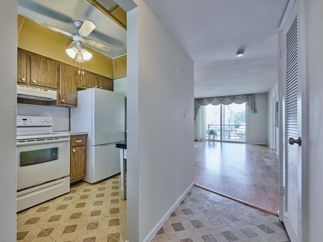 3091 E Sunrise Lakes Drive E 212, Sunrise, FL 33322
