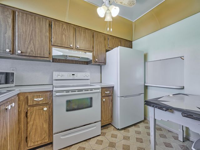 3091 E Sunrise Lakes Drive E 212, Sunrise, FL 33322