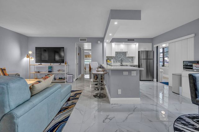 162 Capri D, Delray Beach, FL 33484