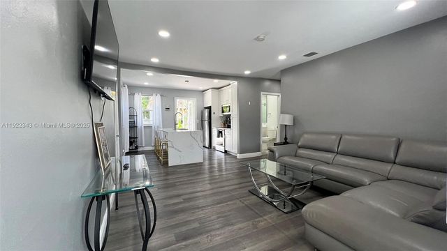 1401 NE 14th Ct, Fort Lauderdale, FL 33304