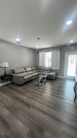 1401 NE 14th Ct, Fort Lauderdale, FL 33304