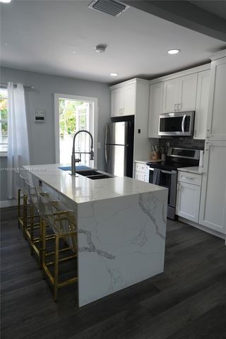 1401 NE 14th Ct, Fort Lauderdale, FL 33304