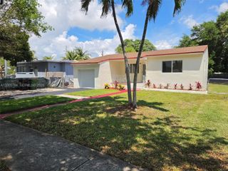 815 NE 134th St, North Miami, FL 33161