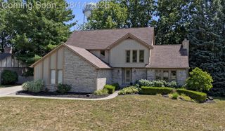 2385 Avondale Street W, Sylvan Lake, MI 48320
