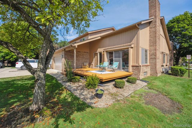 37484 N Laurel Park Drive, Livonia, MI 48152