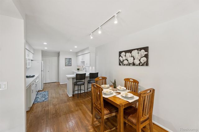 37484 N Laurel Park Drive, Livonia, MI 48152