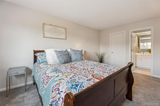 37484 N Laurel Park Drive, Livonia, MI 48152