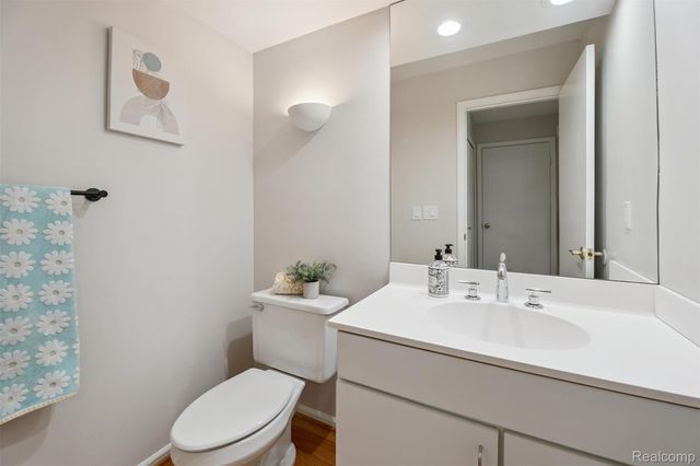 37484 N Laurel Park Drive, Livonia, MI 48152