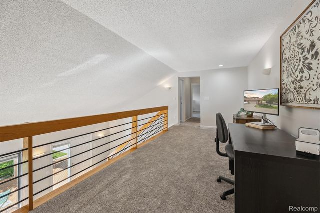 37484 N Laurel Park Drive, Livonia, MI 48152