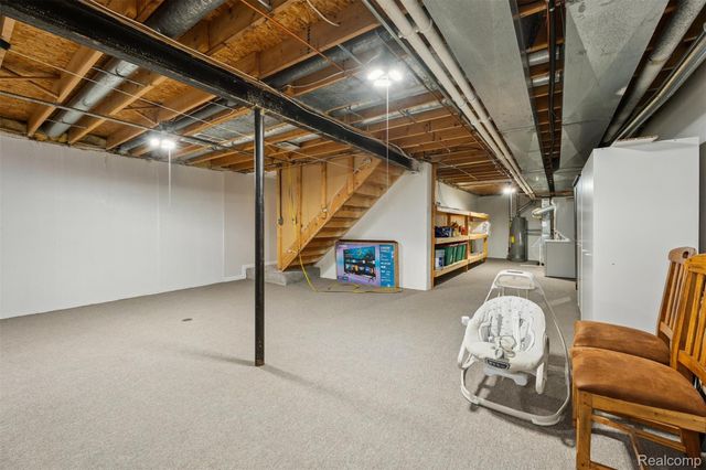 37484 N Laurel Park Drive, Livonia, MI 48152