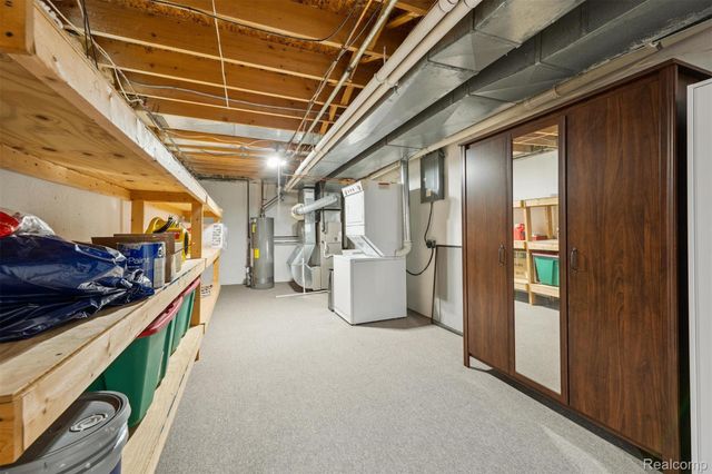 37484 N Laurel Park Drive, Livonia, MI 48152