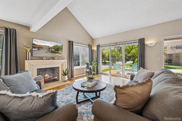 37484 N Laurel Park Drive, Livonia, MI 48152