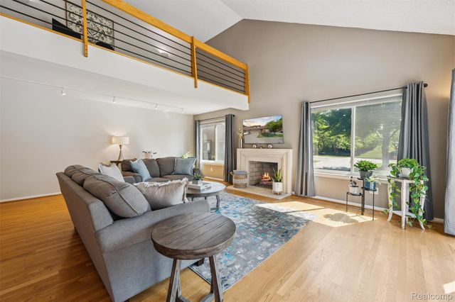 37484 N Laurel Park Drive, Livonia, MI 48152