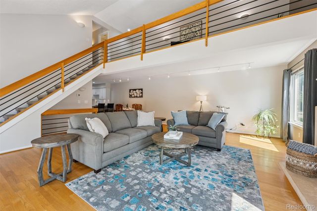 37484 N Laurel Park Drive, Livonia, MI 48152